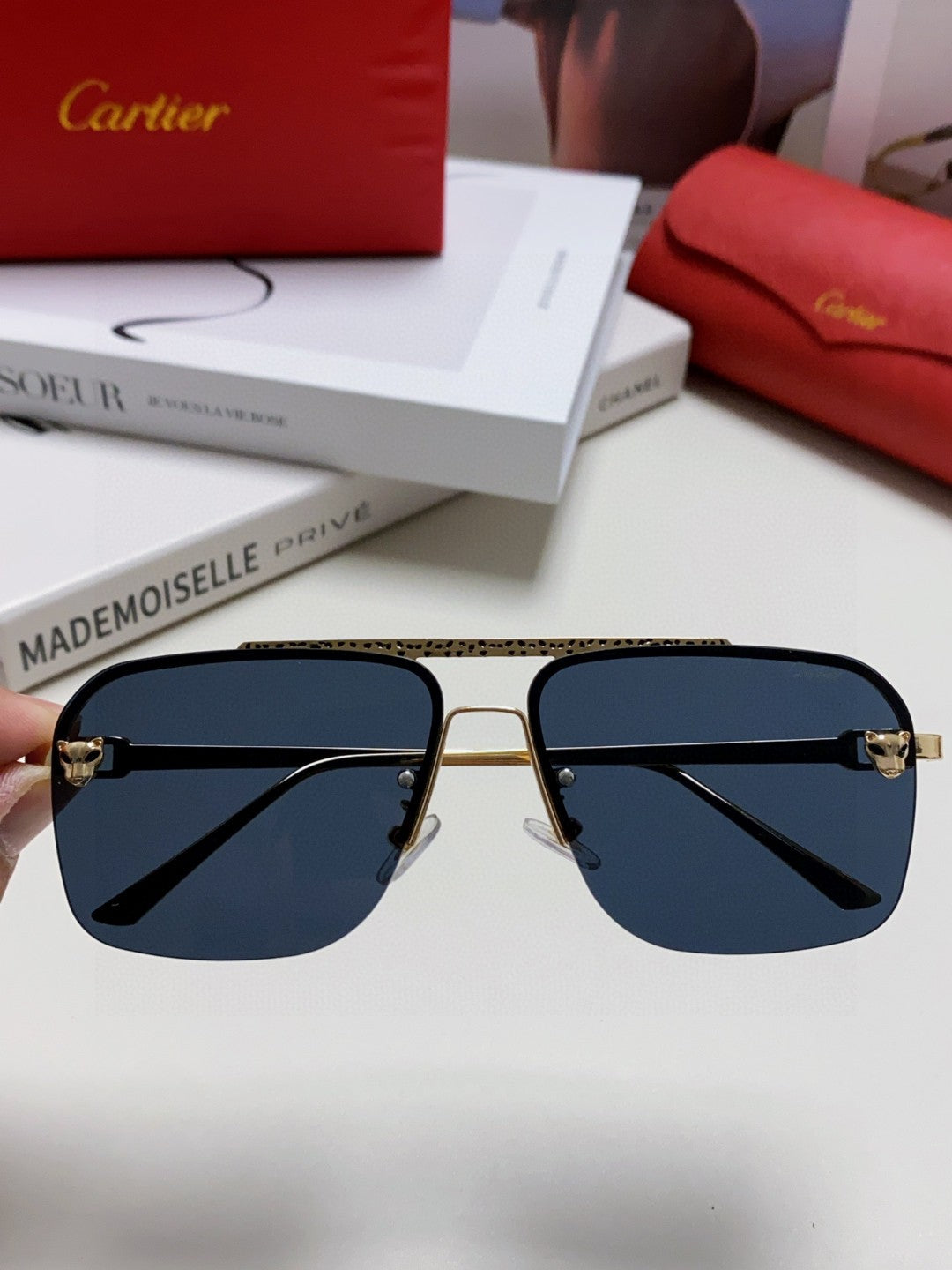 Cartier Lightweight Rimless Black Lens Sunglasses for Men & Women - 449447 - detail image 3