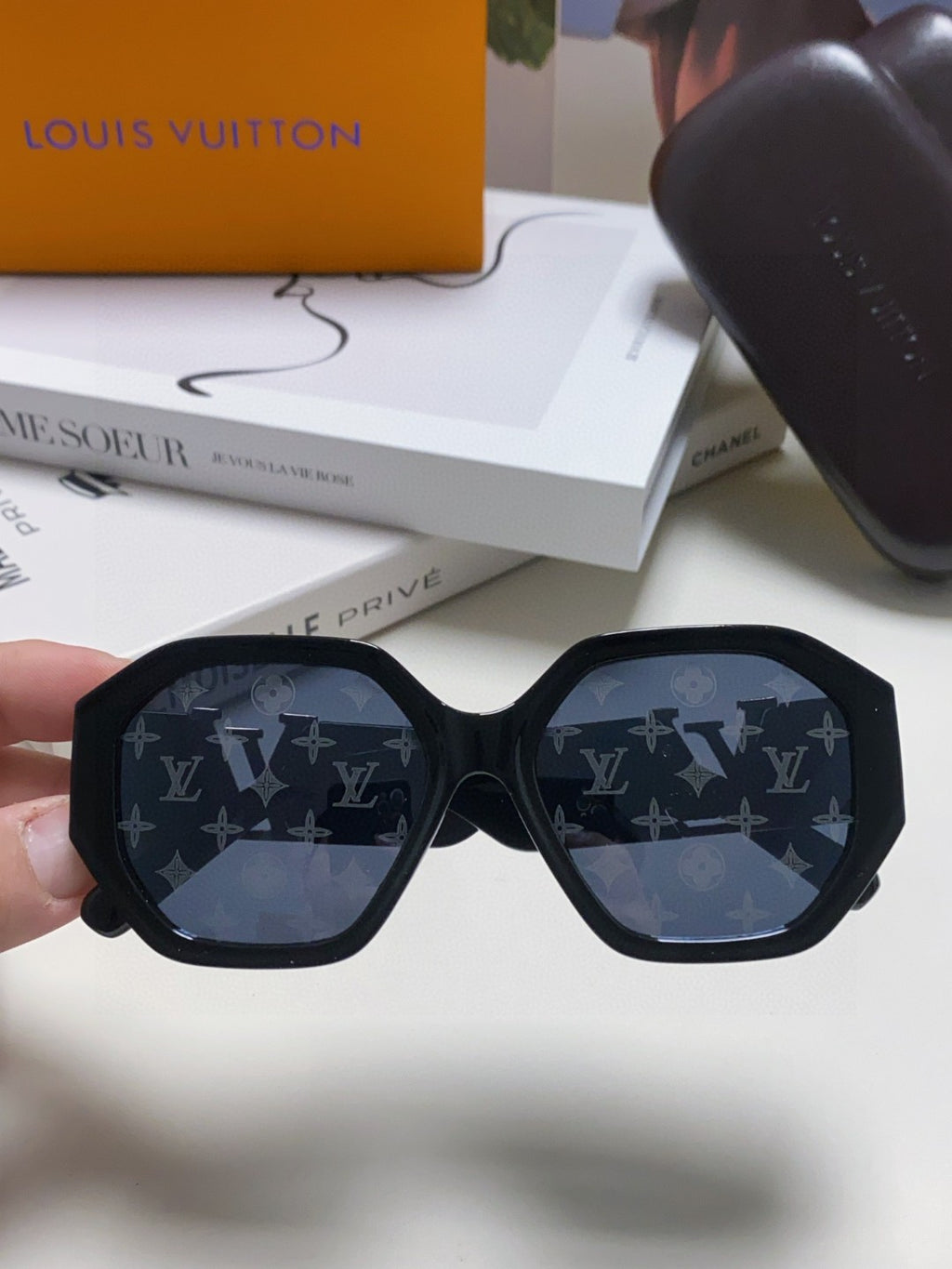 Louis Vuitton Square Blue Lens Sunglasses for Men & Women - 414910 - detail image 3