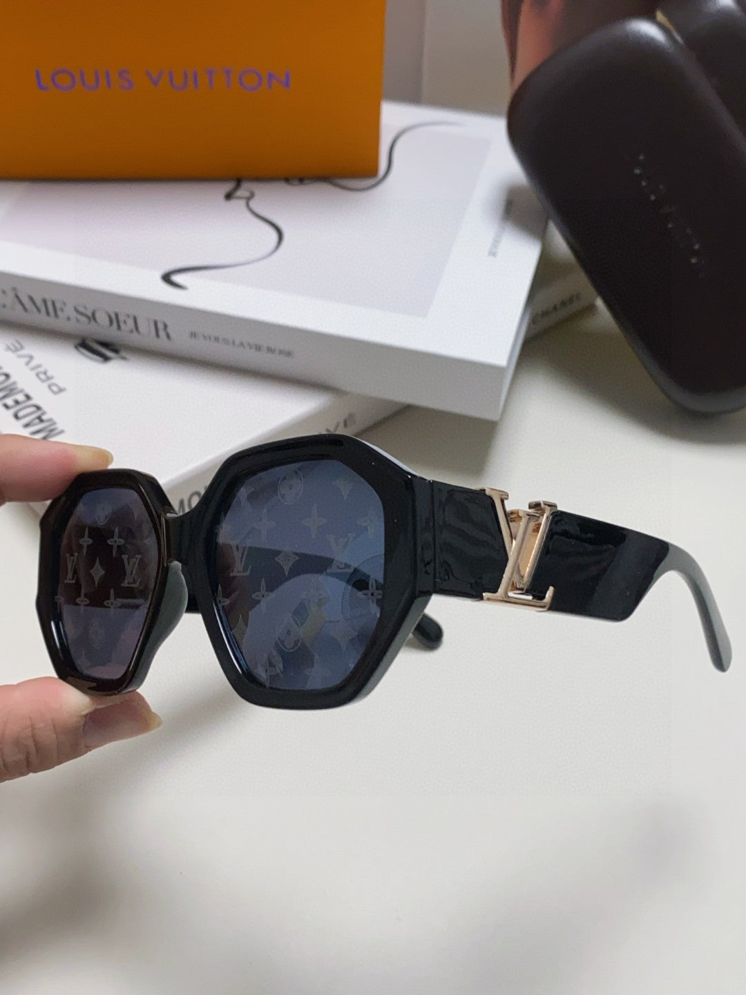 Louis Vuitton Square Blue Lens Sunglasses for Men & Women - 414910 - detail image 5