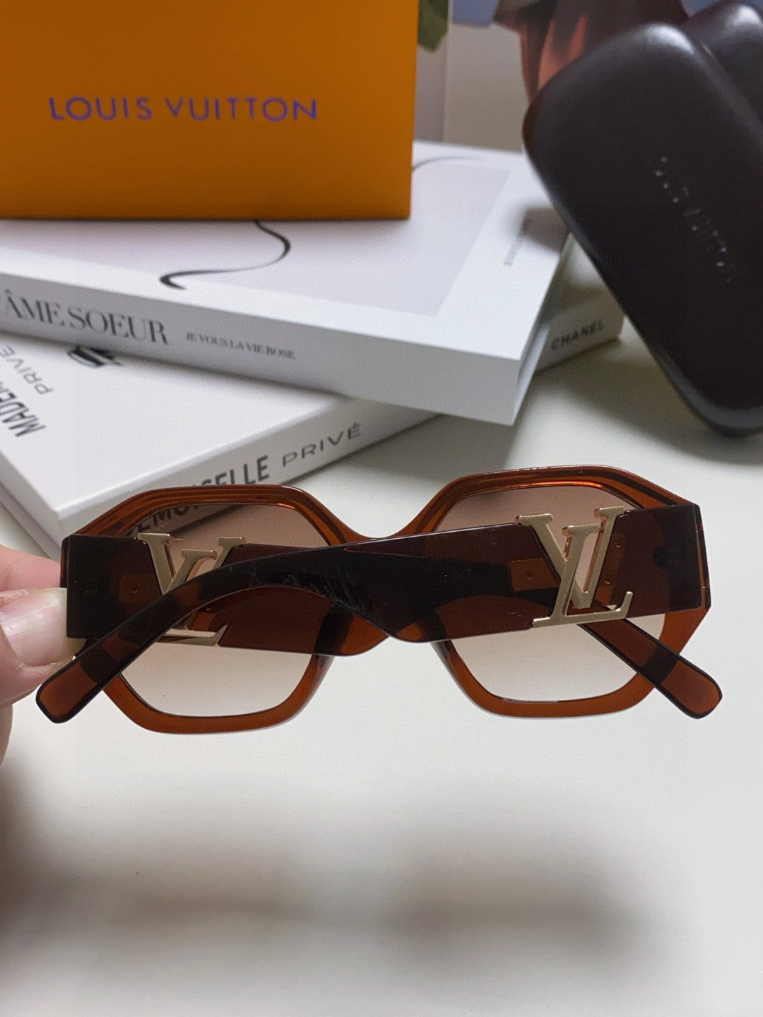Louis Vuitton Square Red Lens Sunglasses for Men & Women - 414911 - detail image 4