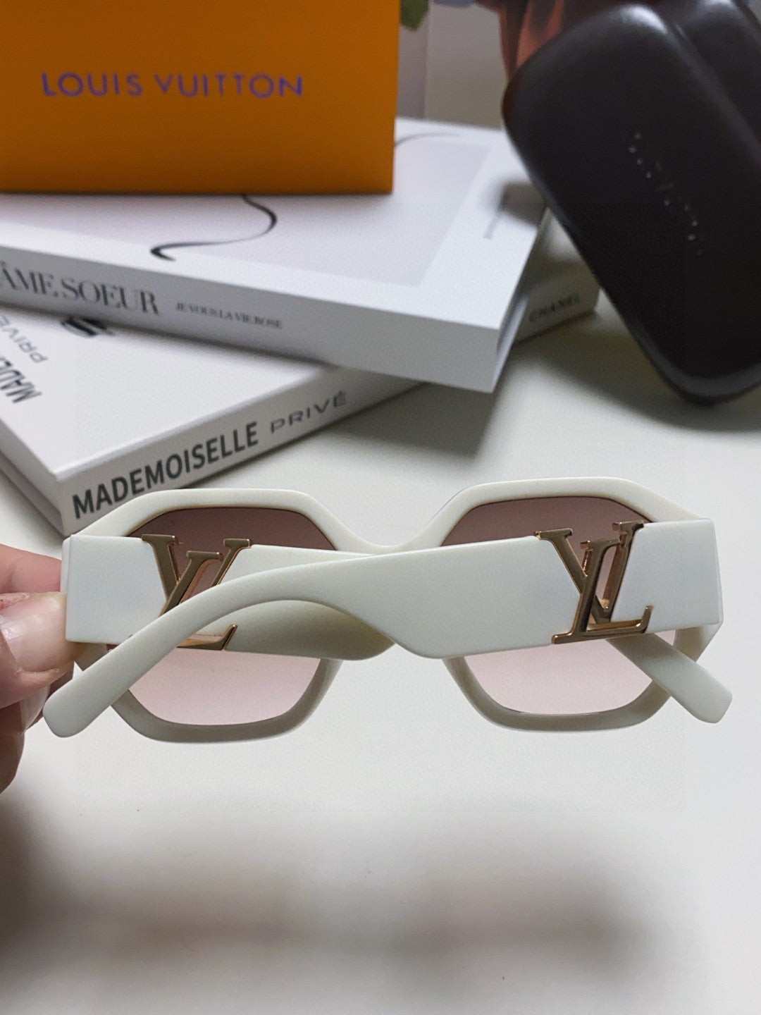Louis Vuitton Square Gray Lens Sunglasses for Men & Women - 414912 - detail image 4