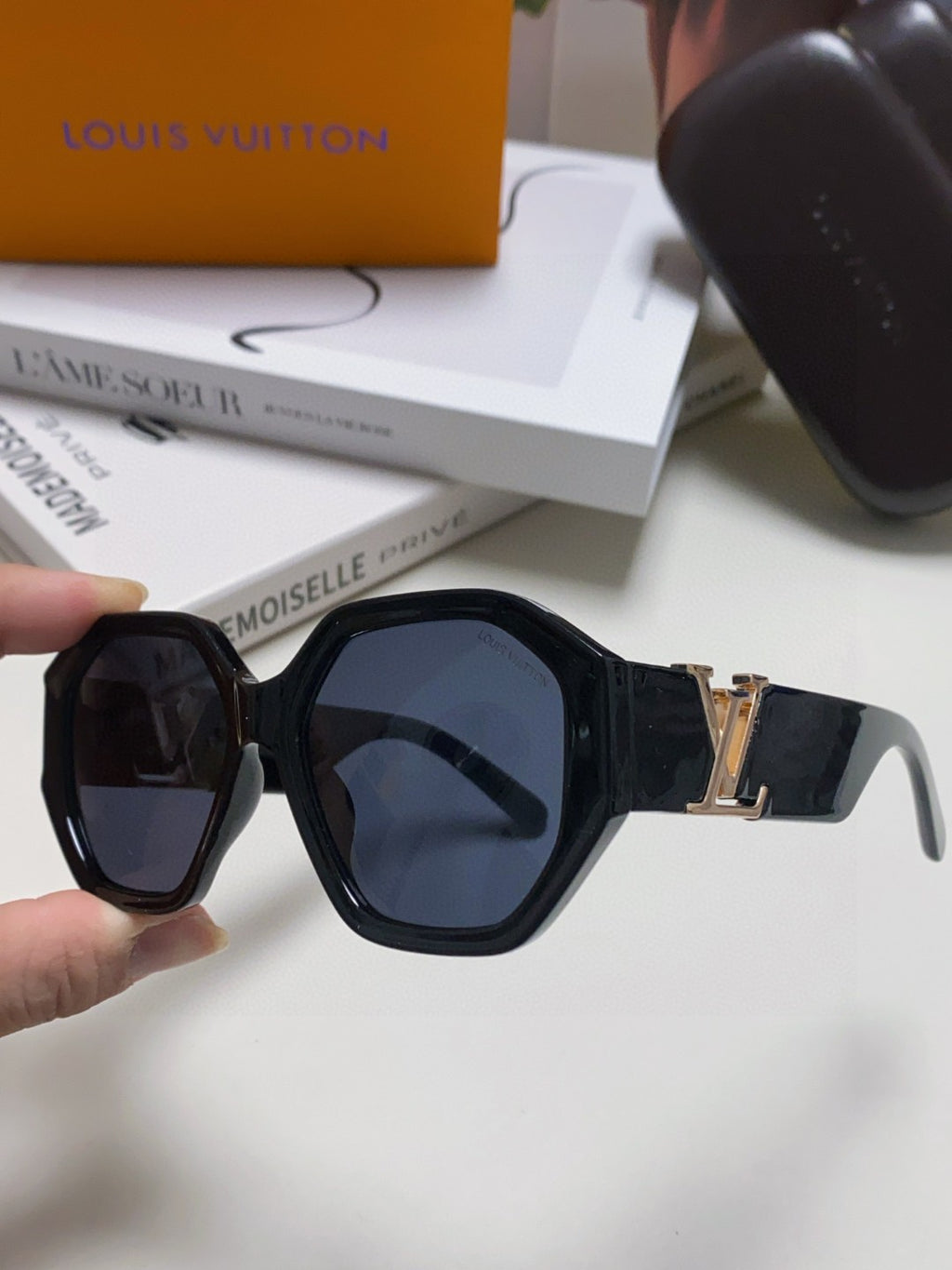 Louis Vuitton Square Black Lens Sunglasses for Men & Women - 414913 - detail image 5