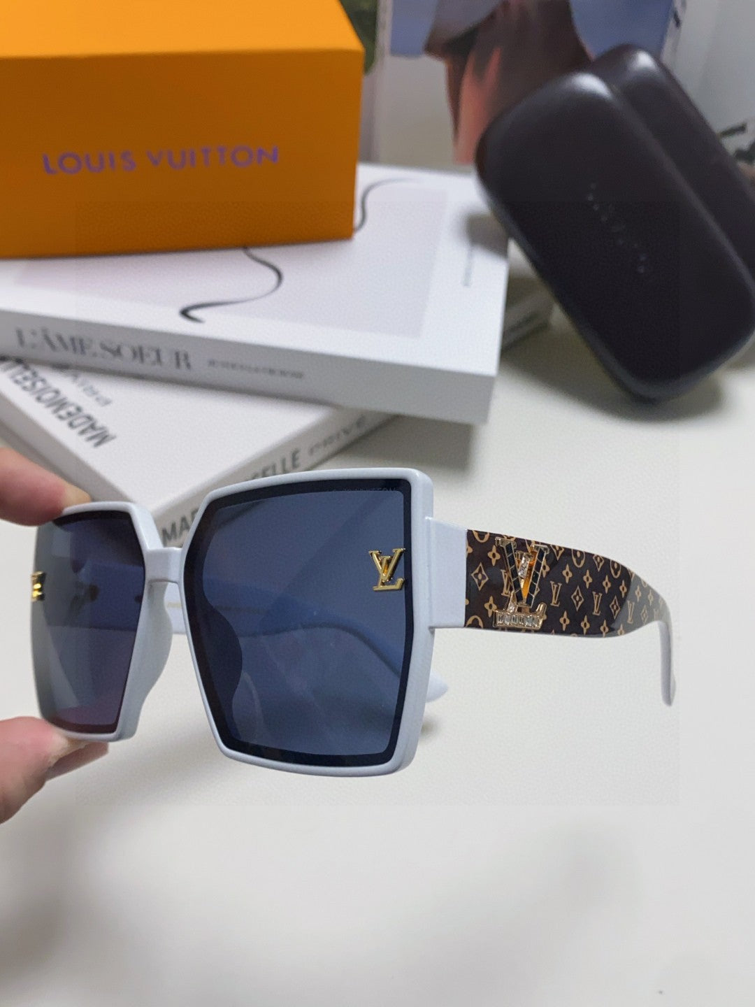 Louis Vuitton Square Black Lens Sunglasses for Women - 414914 - detail image 4