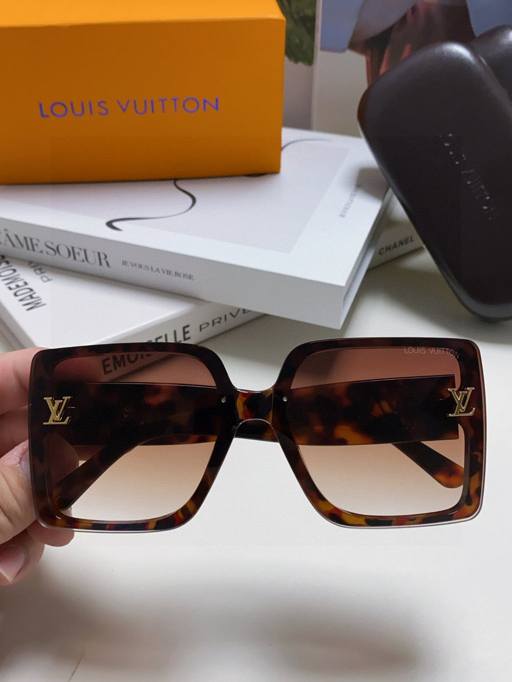 Louis Vuitton Polarized Oversized Red Lens Sunglasses for Women - detail image 3