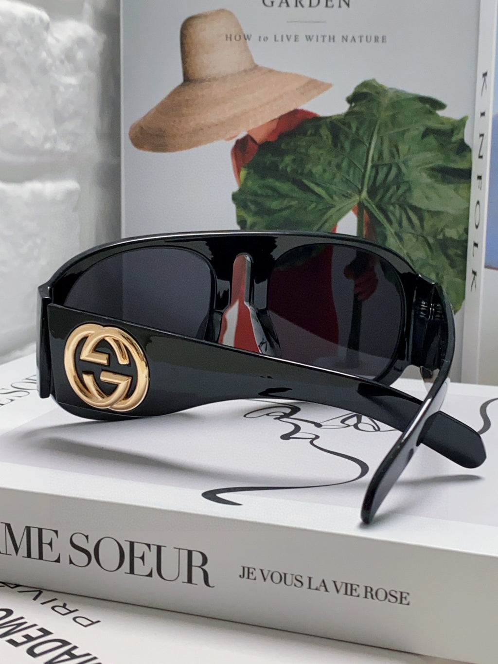 Gucci GG0152S Photochromic Metal Aviator Black Lens Sunglasses for Men & Women - detail image 2