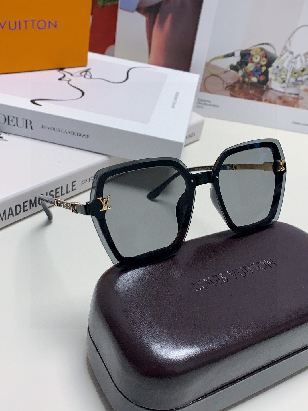 Louis Vuitton Fashion Black Lens Sunglasses for Men & Women - 448632 - detail image 3