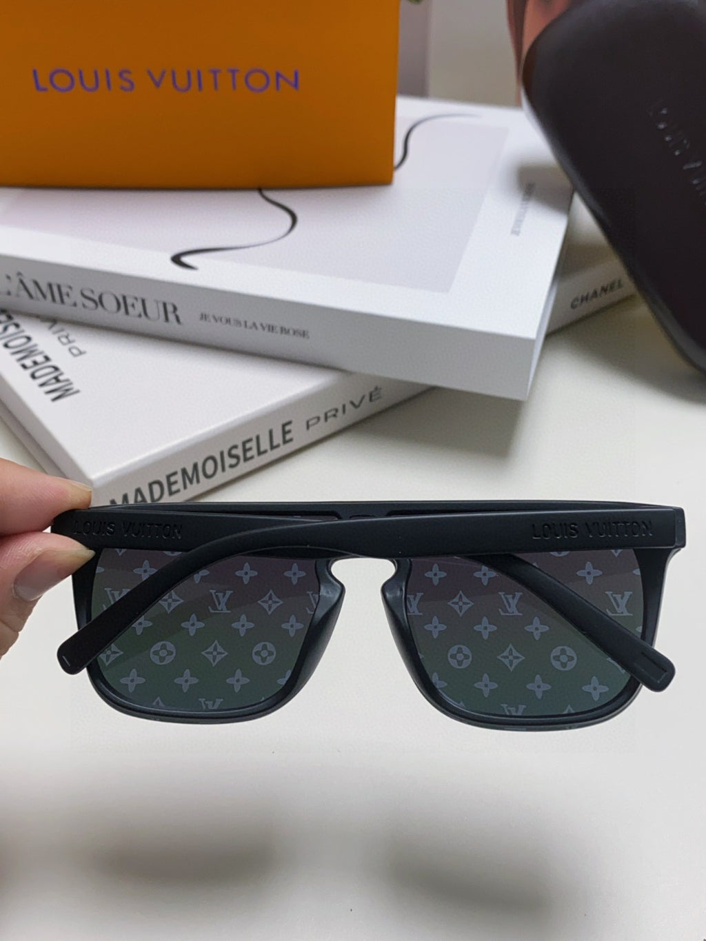 Louis Vuitton Lightweight Rimless Purple Lens Sunglasses for Men & Wo - 448634 - detail image 3