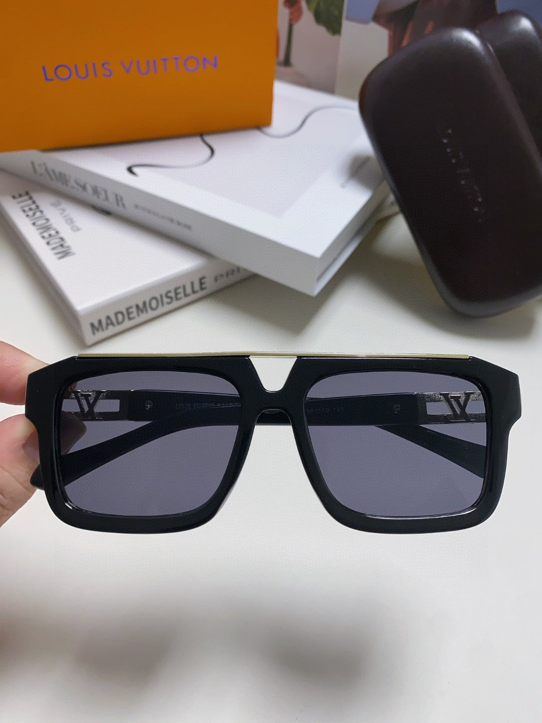 Louis Vuitton Fashion Gold Lens Sunglasses for Men & Women - 448646 - detail image 5