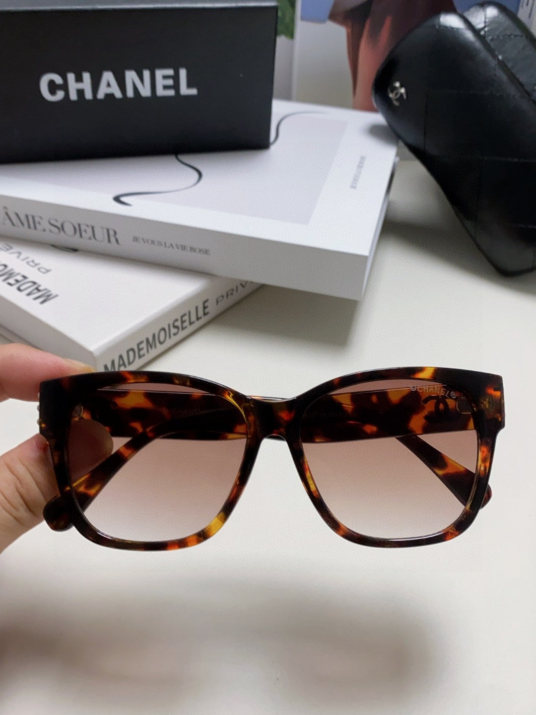 Chanel Polarized Fashion Red Lens Sunglasses for Men & Women - 448901 - detail image 3