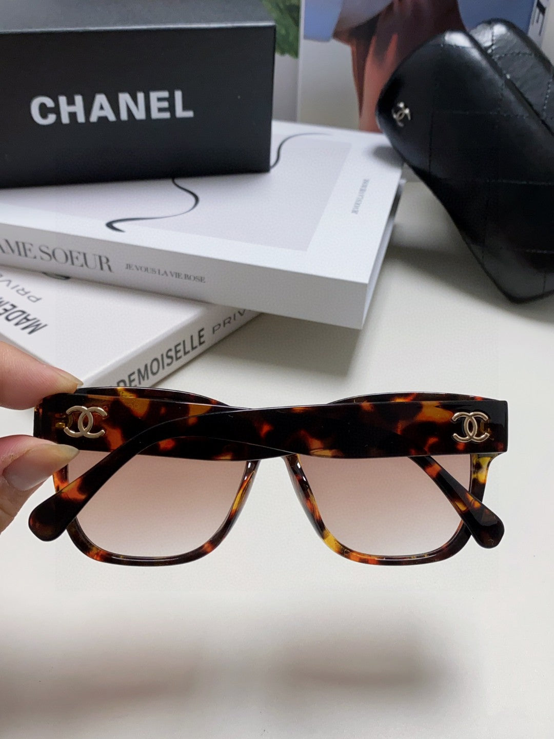 Chanel Polarized Fashion Red Lens Sunglasses for Men & Women - 448901 - detail image 4