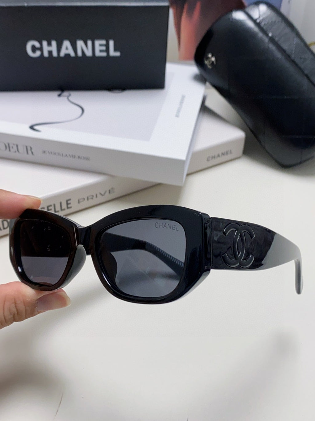 Chanel Fashion Black Lens Sunglasses for Men & Women - 448907 - detail image 7