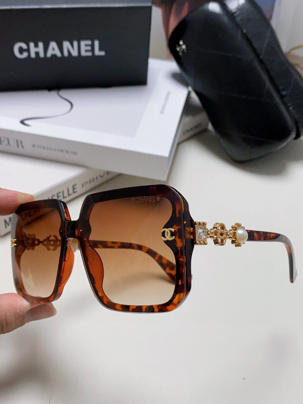 Chanel Polarized Fashion Red Lens Sunglasses for Men & Women - detail image 4