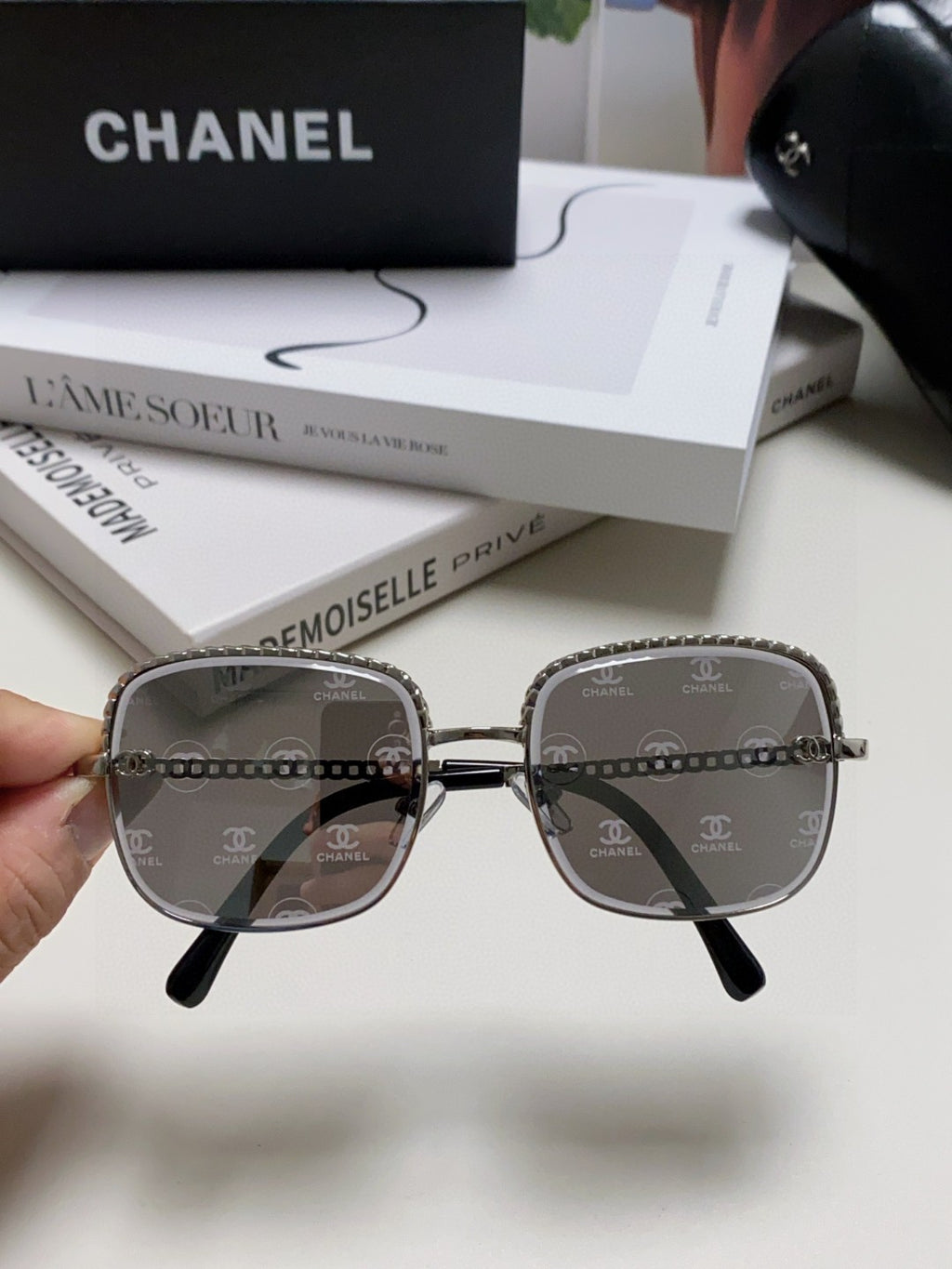 Chanel Fashion Gray Lens Sunglasses for Men & Women - 448934 - detail image 2