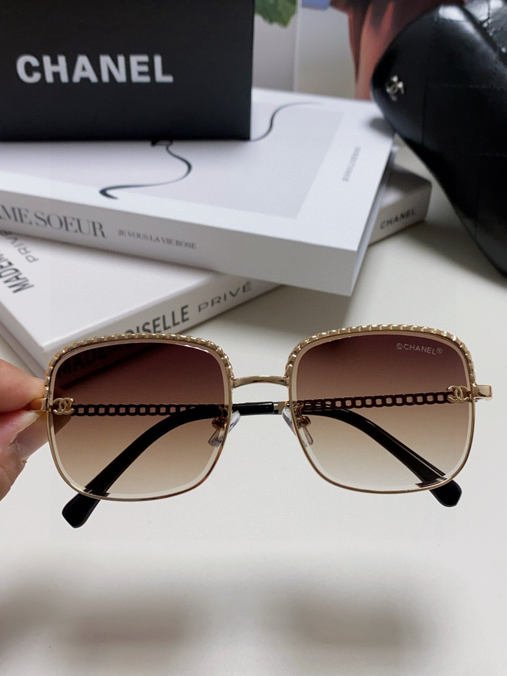 Chanel Fashion Gray Lens Sunglasses for Men & Women - 448936 - detail image 2