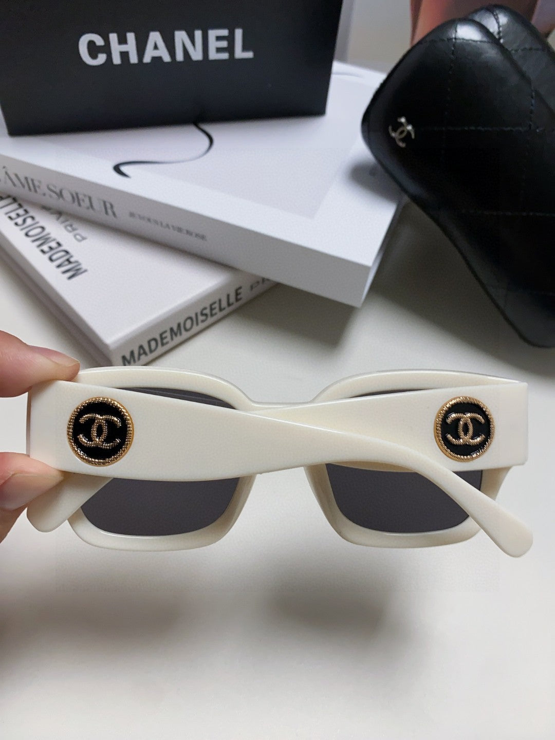 Chanel Fashion Gray Lens Sunglasses for Men & Women - 465044 - detail image 4
