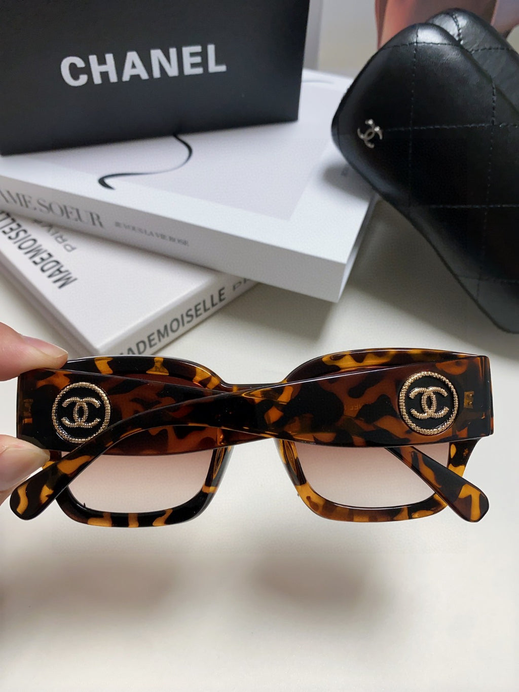 Chanel Fashion Red Lens Sunglasses for Men & Women - 465045 - detail image 4