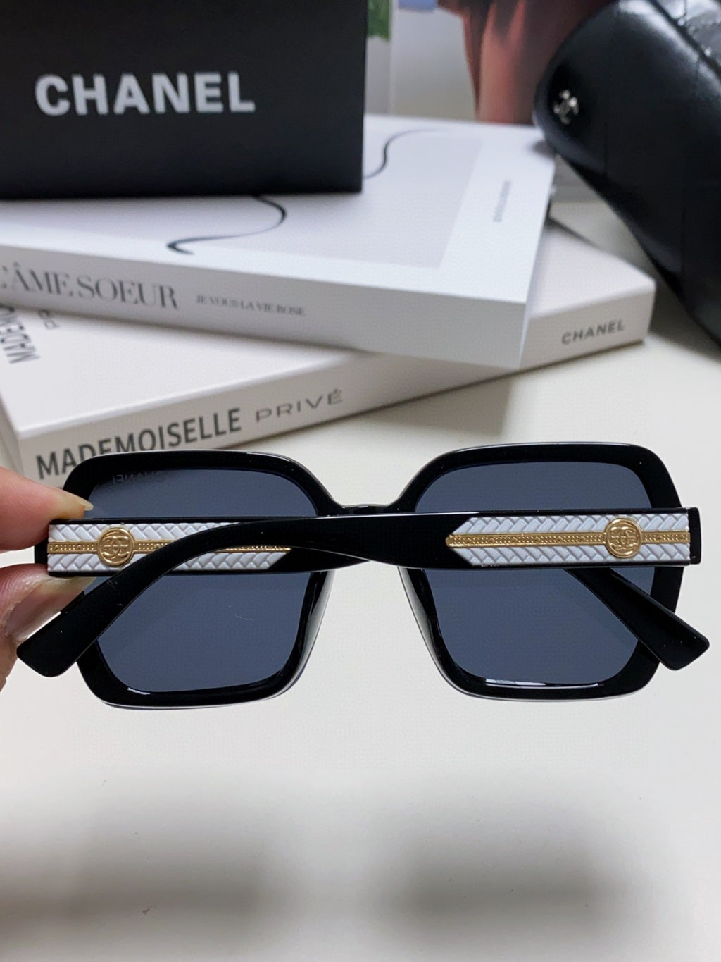 Chanel Polarized Fashion Black Lens Sunglasses for Men & Women - 465067 - detail image 4