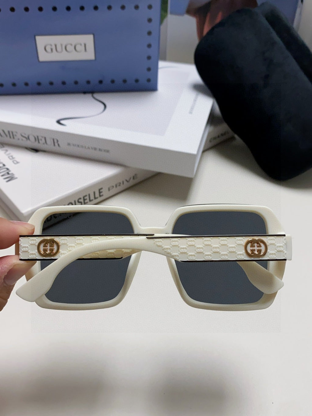 Gucci Polarized Fashion Black Lens Sunglasses for Men & Women - 464849 - detail image 4
