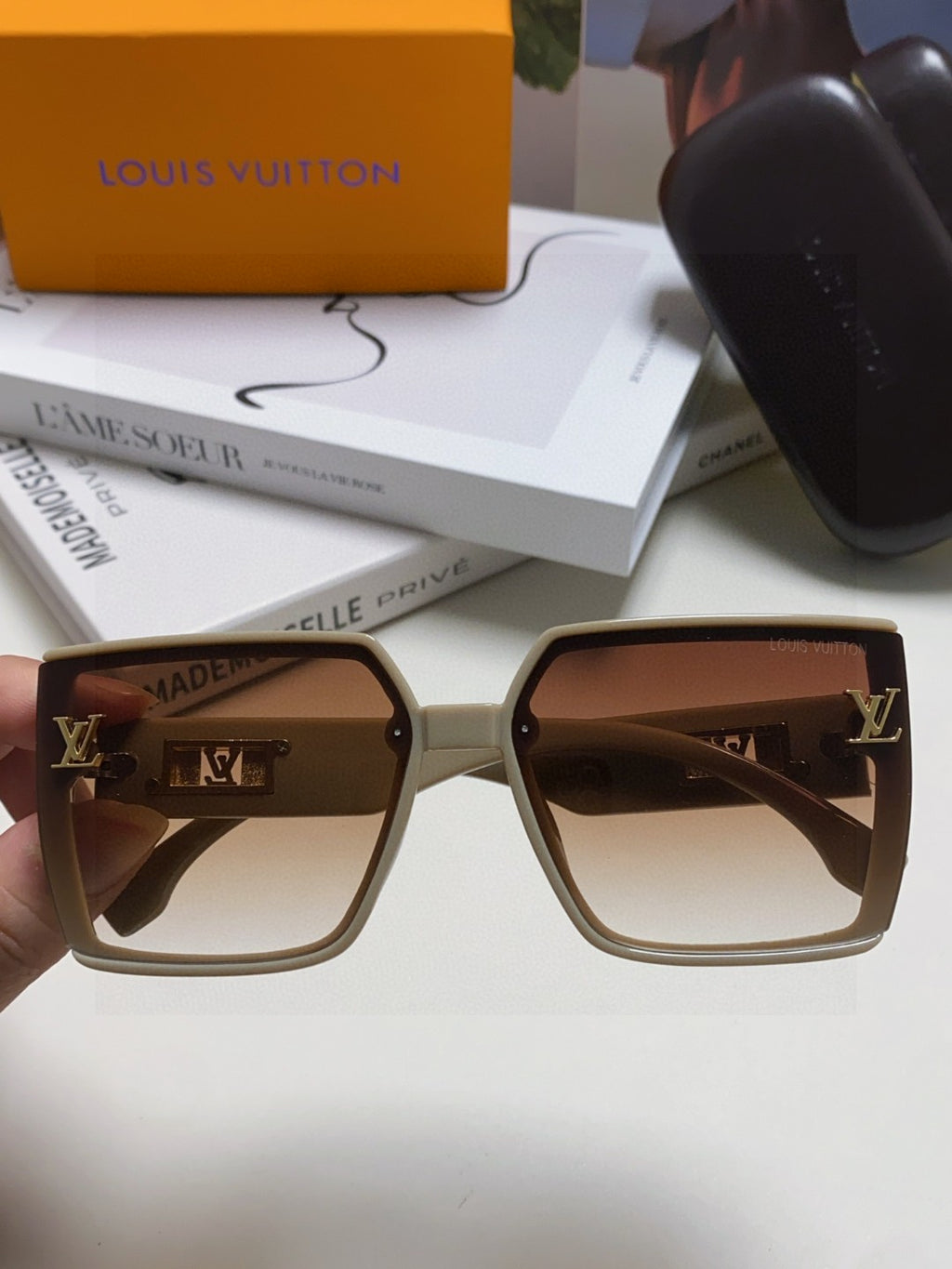 Louis Vuitton Polarized Oversized Gray Lens Sunglasses for Men & Wome - 933763 - detail image 3
