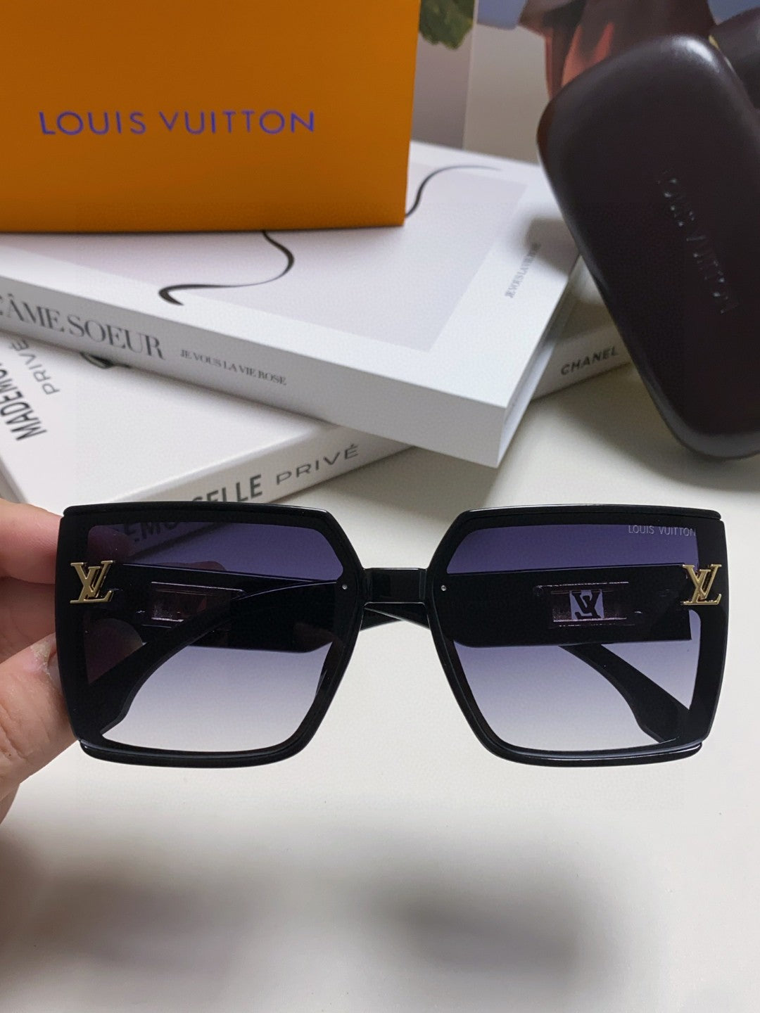 Louis Vuitton Polarized Oversized Gray Lens Sunglasses for Men & Wome - 933764 - detail image 3