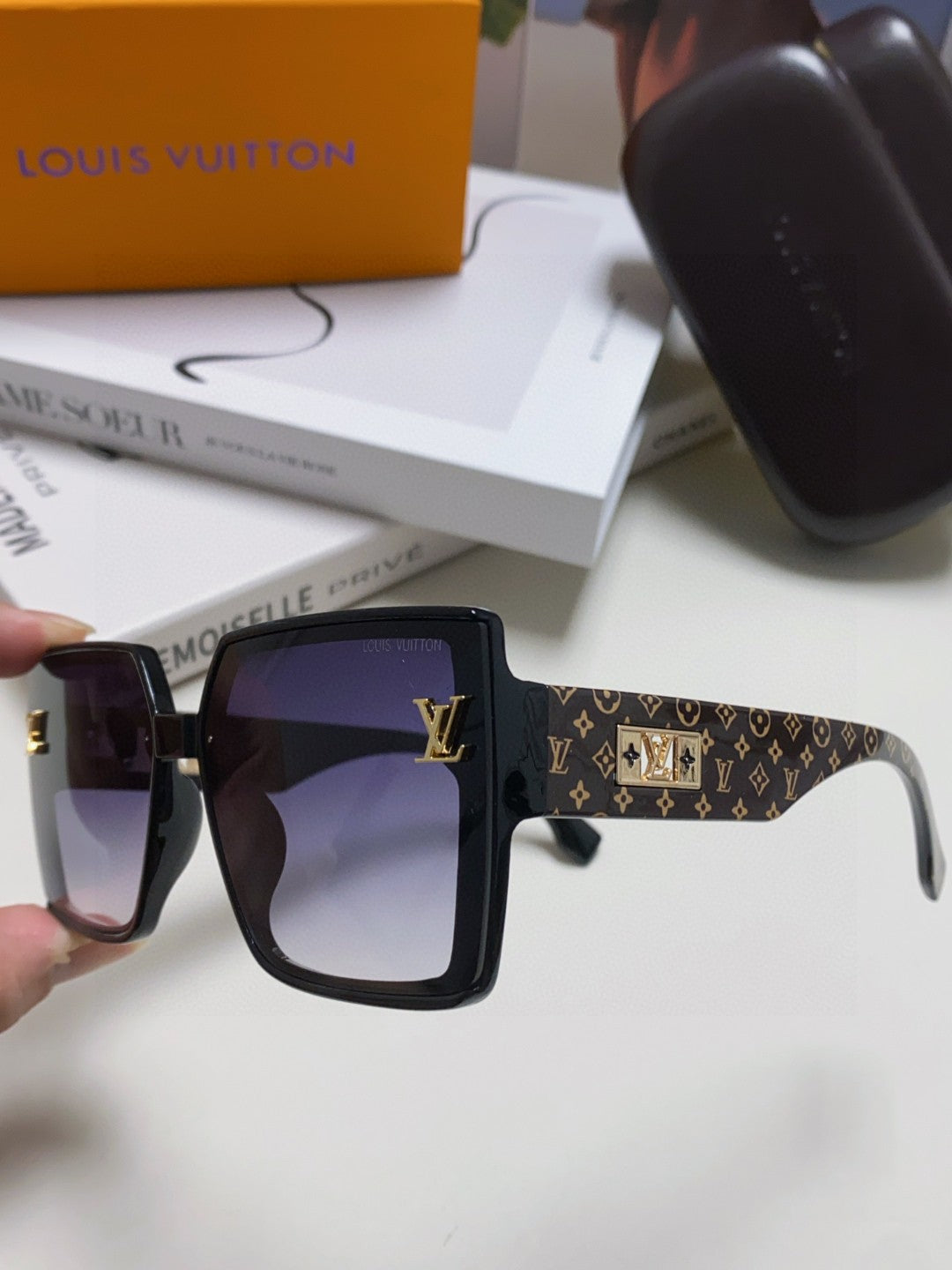 Louis Vuitton Polarized Oversized Gray Lens Sunglasses for Men & Wome - 933764 - detail image 5