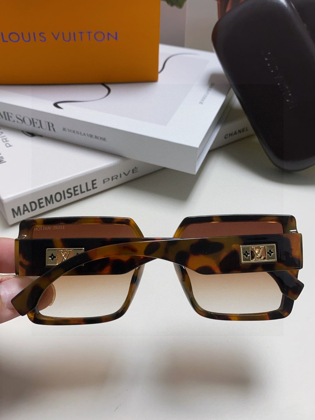 Louis Vuitton Polarized Oversized Brown Lens Sunglasses for Men & Wom - 933766 - detail image 4