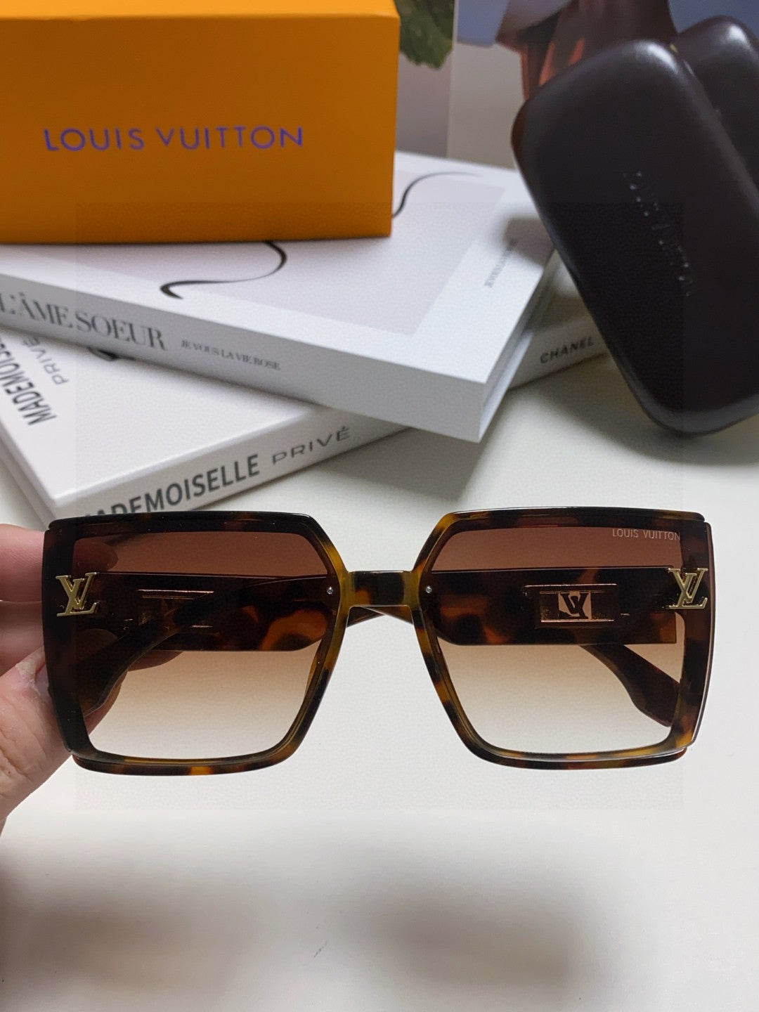 Louis Vuitton Polarized Oversized Brown Lens Sunglasses for Men & Wom - 933766 - detail image 3