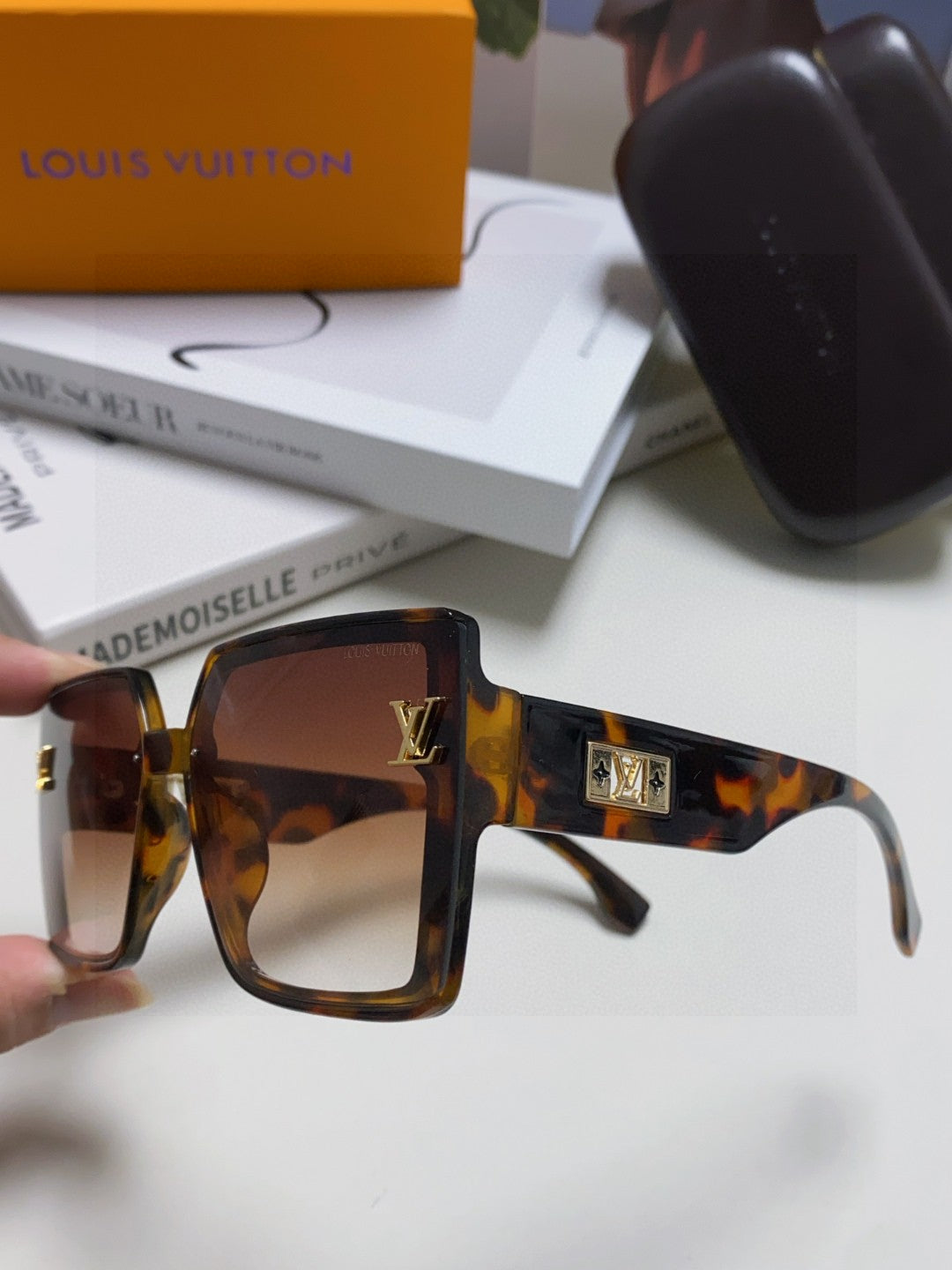 Louis Vuitton Polarized Oversized Brown Lens Sunglasses for Men & Wom - 933766 - detail image 5