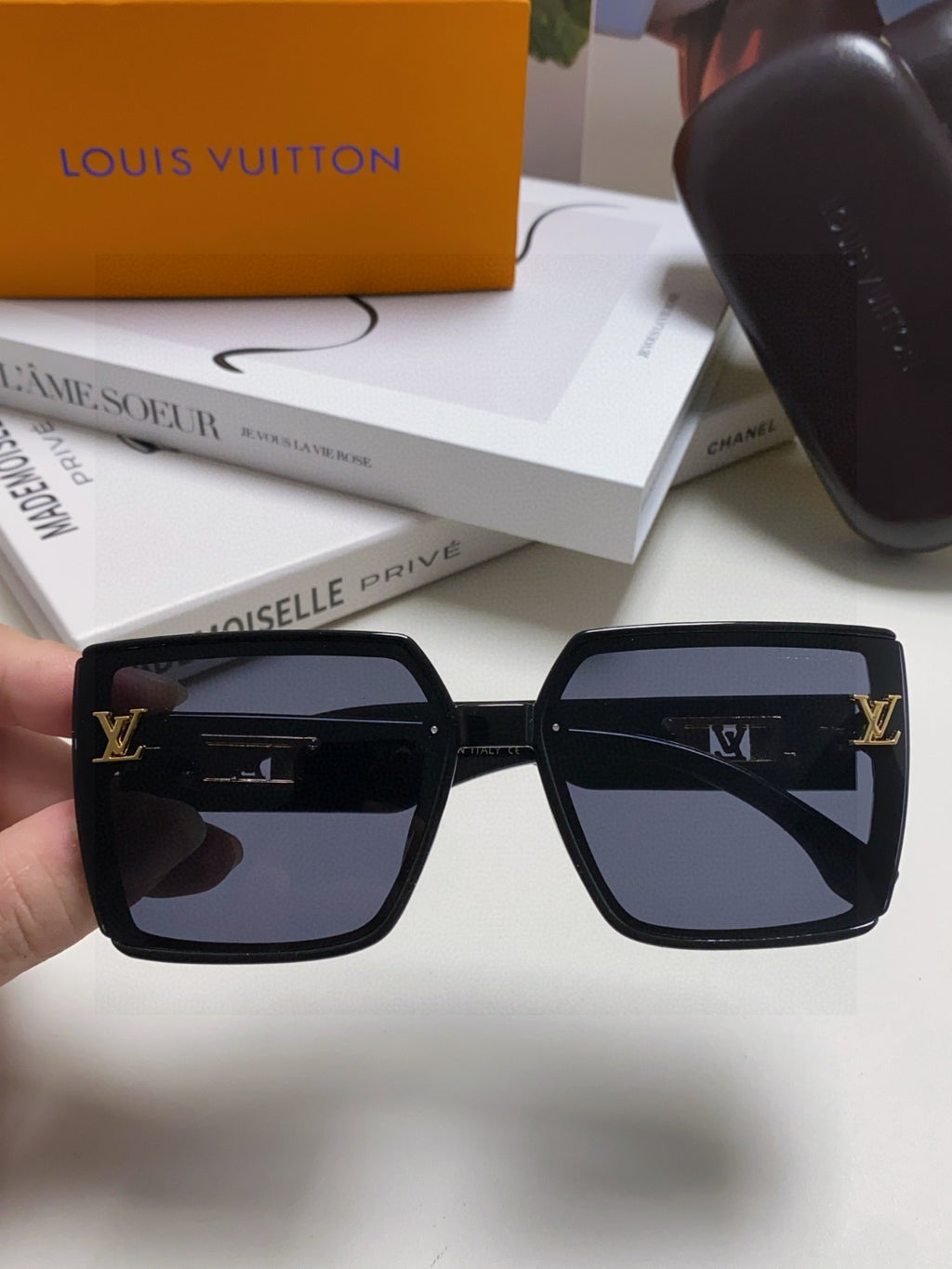 Louis Vuitton Polarized Oversized Blue Lens Sunglasses for Men & Wome - 933767 - detail image 3