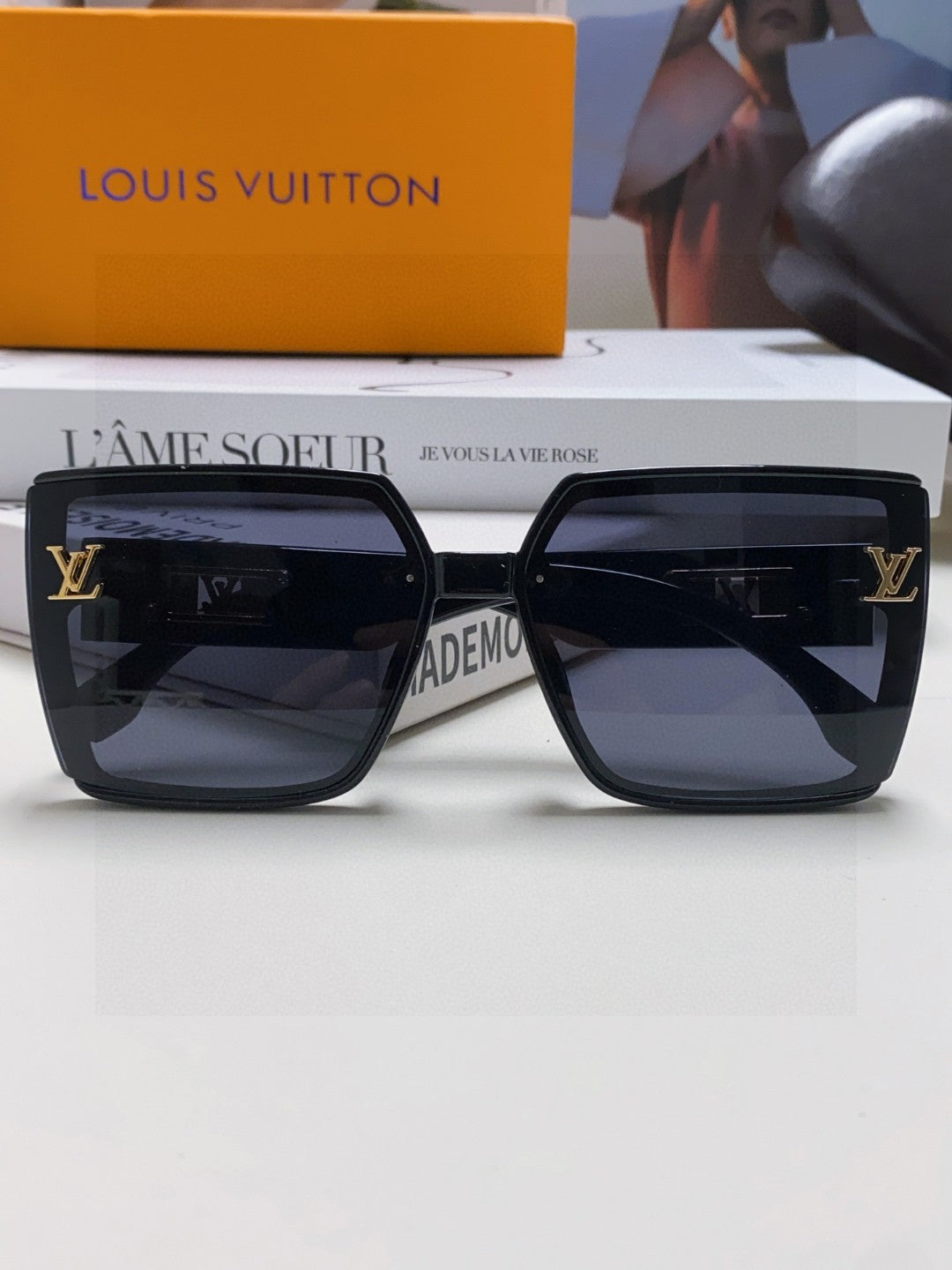 Louis Vuitton Polarized Oversized Blue Lens Sunglasses for Men & Wome - 933767 - detail image 6