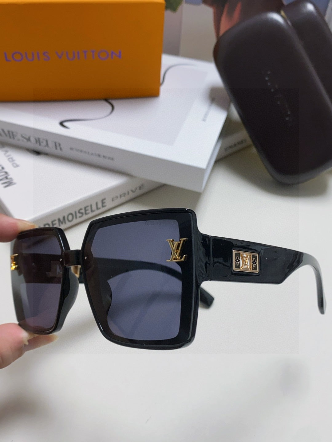Louis Vuitton Polarized Oversized Blue Lens Sunglasses for Men & Wome - 933767 - detail image 5