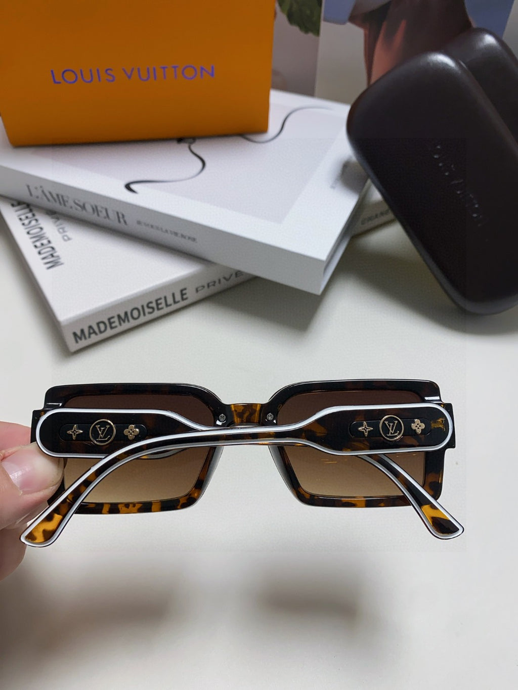 Louis Vuitton Polarized Square Gray Lens Sunglasses for Women - 933768 - detail image 4