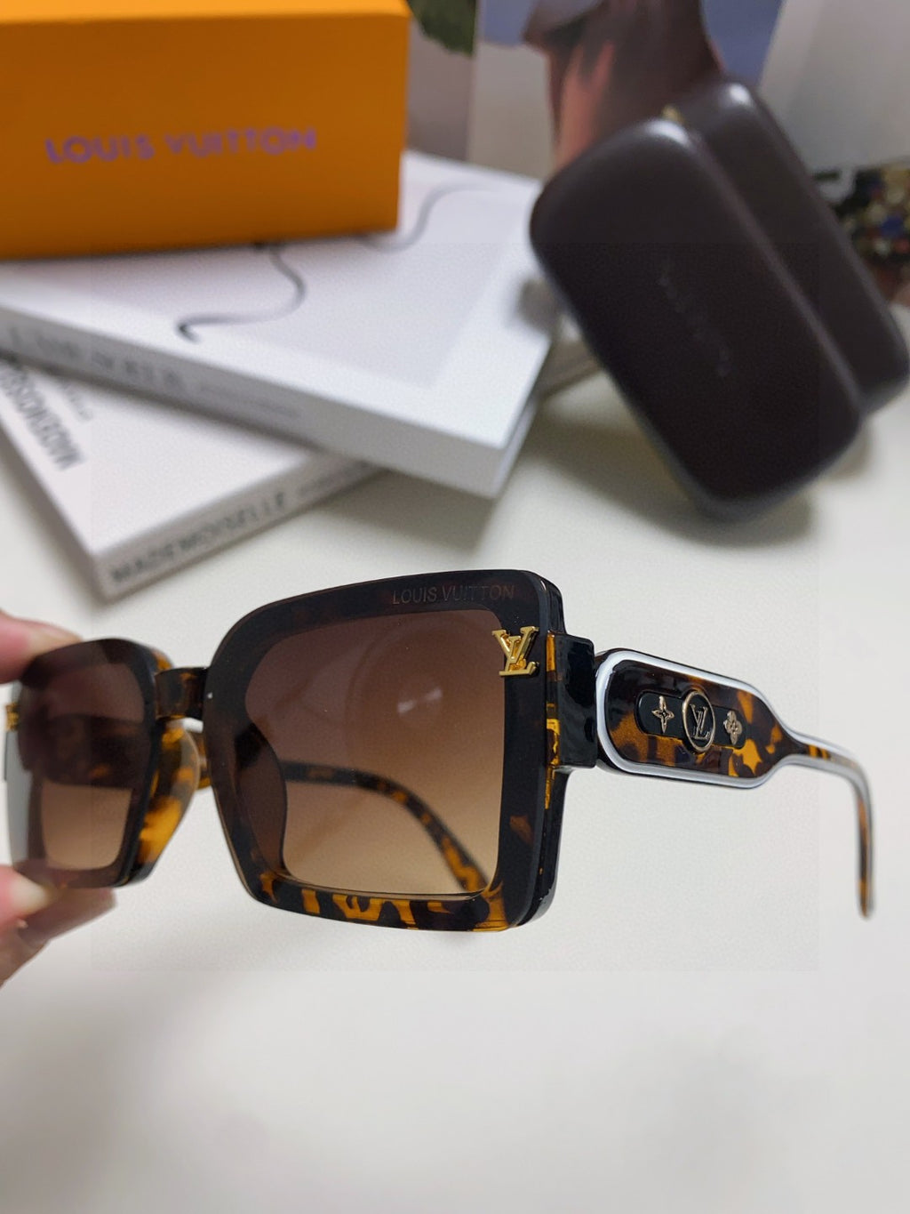 Louis Vuitton Polarized Square Gray Lens Sunglasses for Women - 933768 - detail image 5