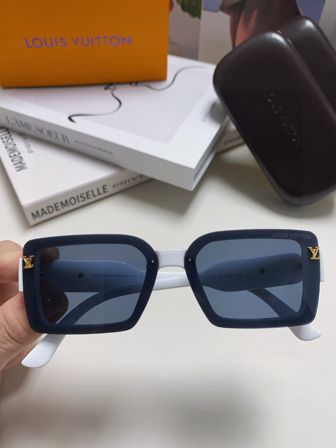 Louis Vuitton Polarized Square Blue Lens Sunglasses for Women - 371391 - detail image 3
