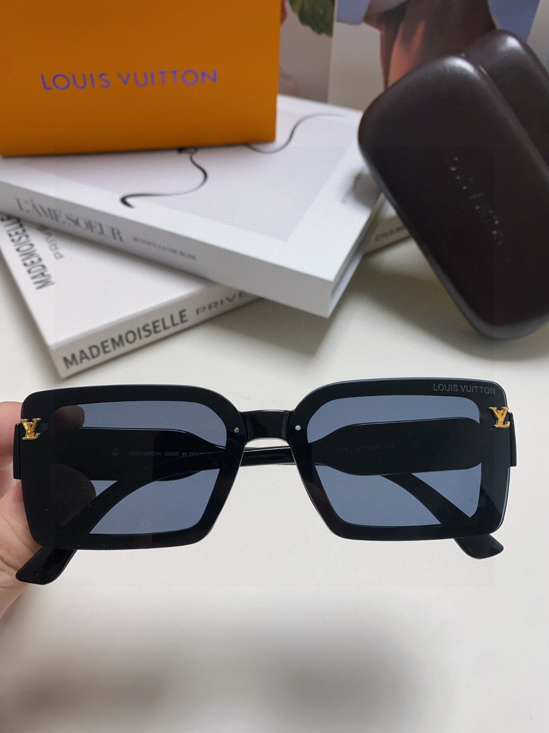 Louis Vuitton Polarized Square Gold Lens Sunglasses for Women - 933770 - detail image 2