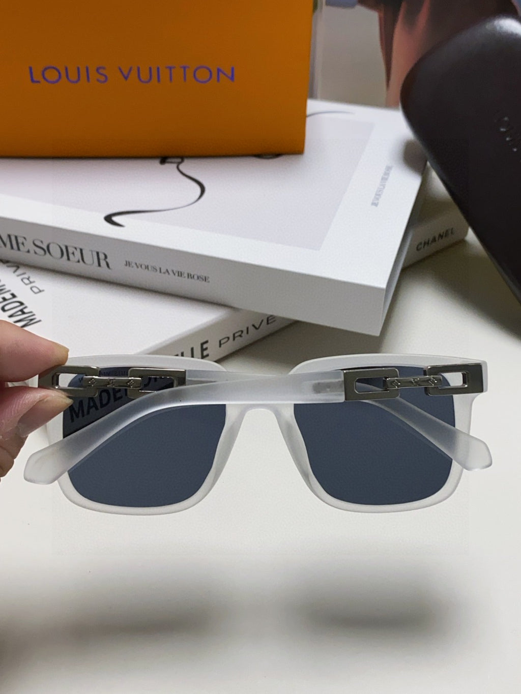 Louis Vuitton Square Blue Lens Sunglasses for Men & Women - 933771 - detail image 4