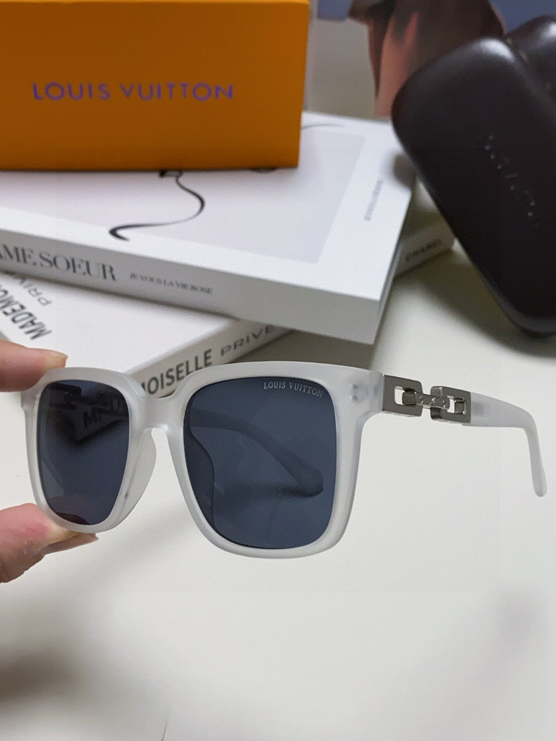 Louis Vuitton Square Blue Lens Sunglasses for Men & Women - 933771 - detail image 5