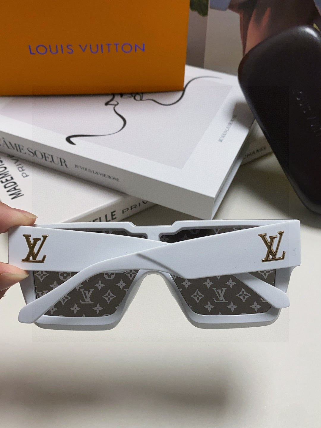 Louis Vuitton Square Gray Lens Sunglasses for Men & Women - 933773 - detail image 4