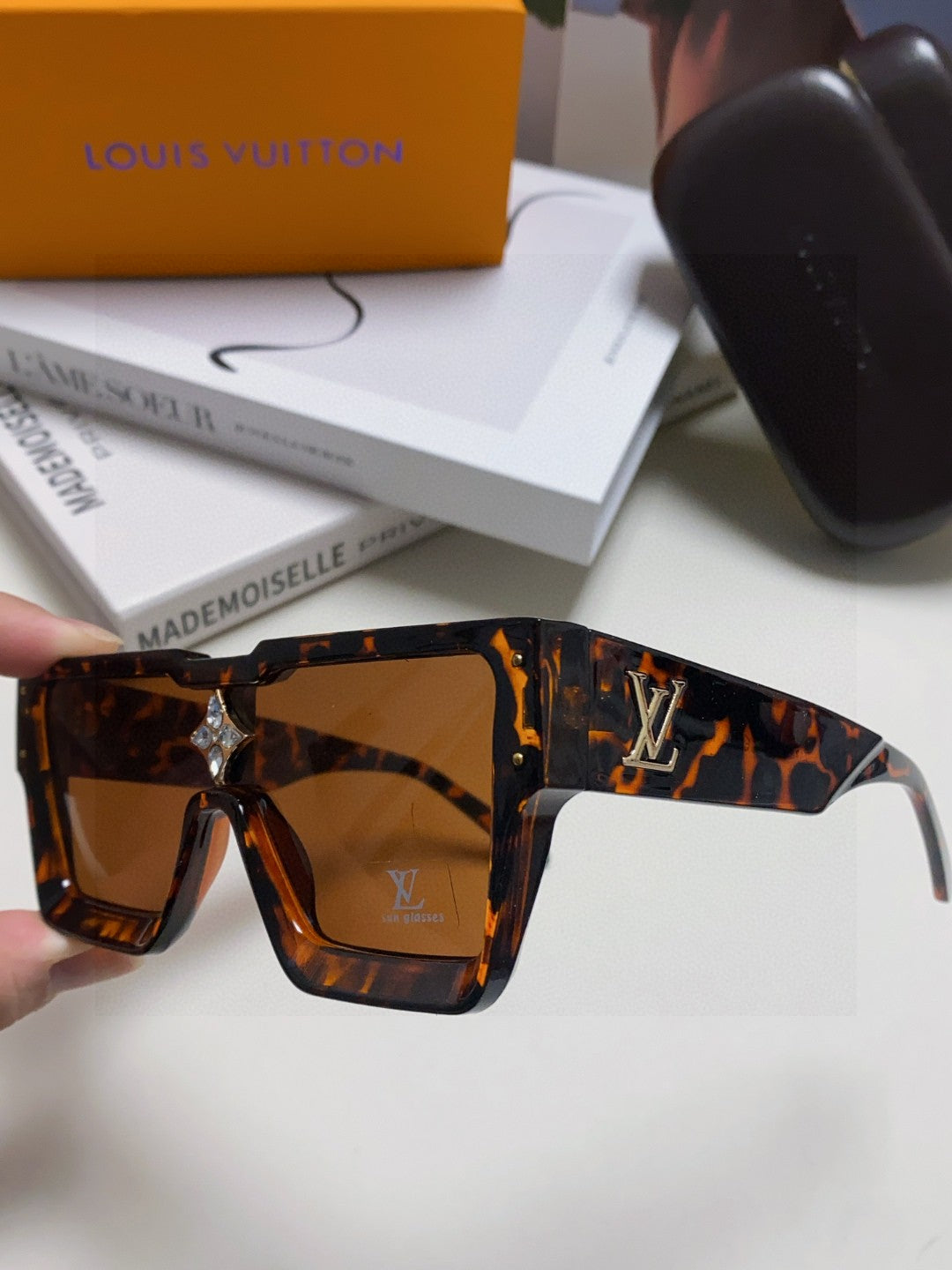 Louis Vuitton Square Black Lens Sunglasses for Men & Women - 371396 - detail image 5