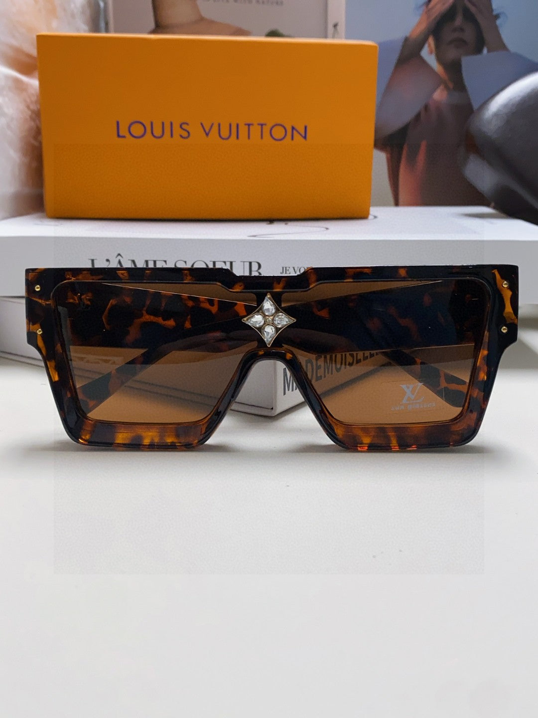 Louis Vuitton Square Black Lens Sunglasses for Men & Women - 933774 - detail image 6