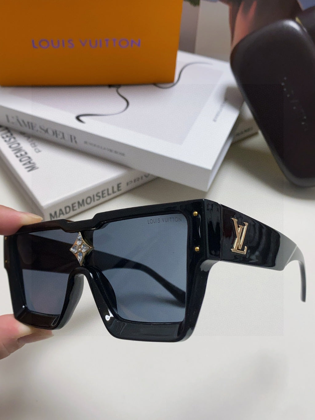 Louis Vuitton Square Black Lens Sunglasses for Men & Women - 371398 - detail image 5