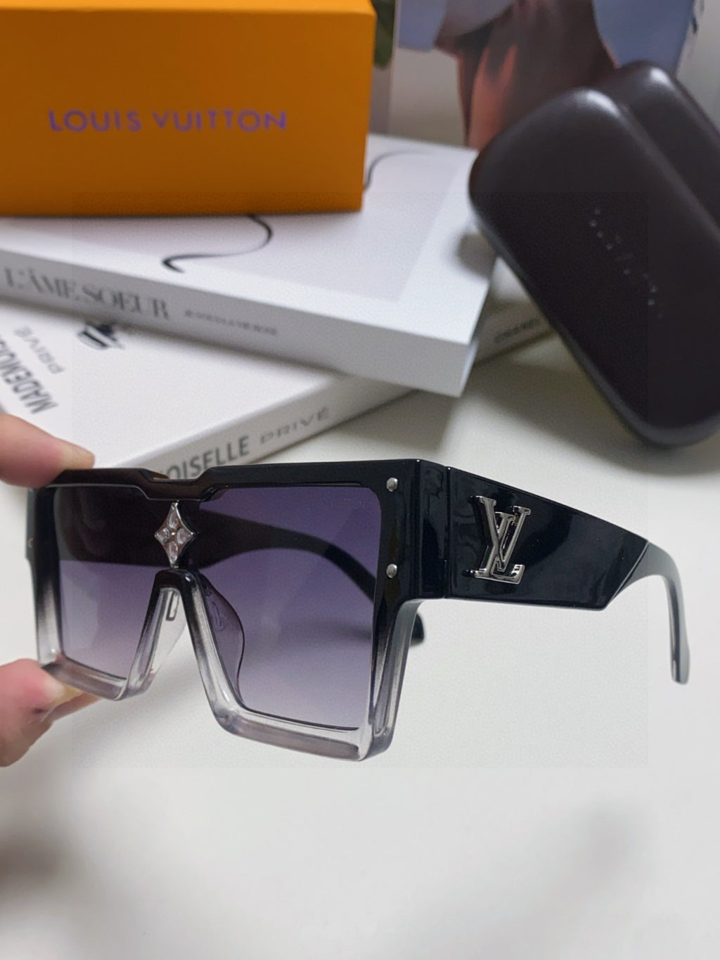 Louis Vuitton Square Black Lens Sunglasses for Men & Women - 933777 - detail image 5