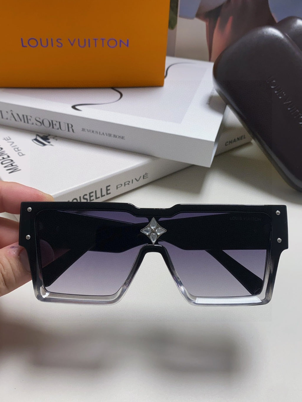 Louis Vuitton Square Black Lens Sunglasses for Men & Women - 933777 - detail image 3