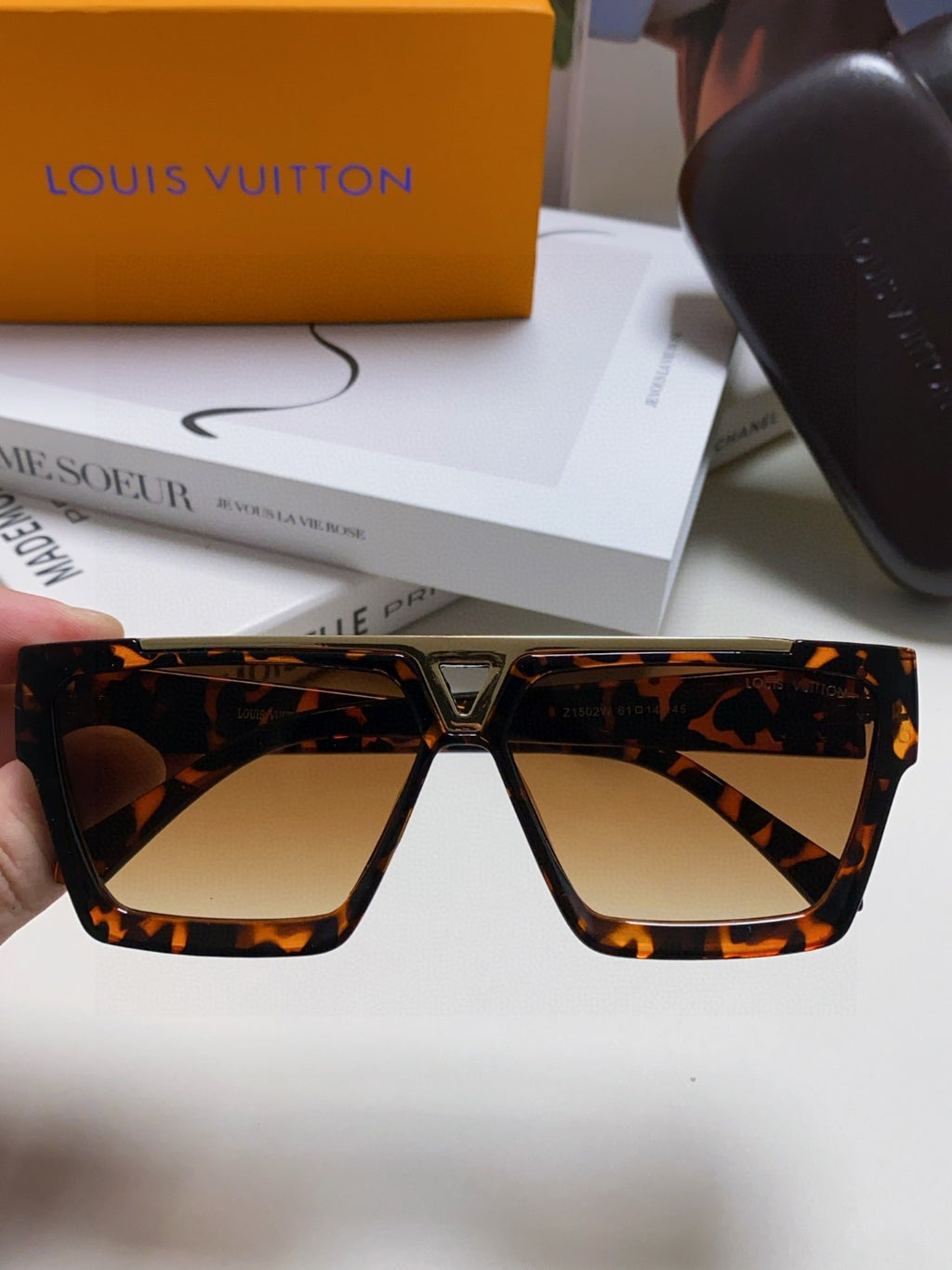 Louis Vuitton Fashion Brown Lens Sunglasses for Men - detail image 3