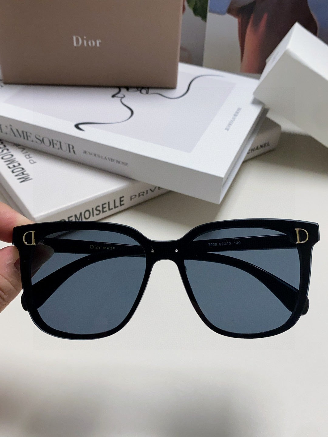 Dior Polarized Fashion Blue Lens Sunglasses for Men & Women - 382395 - detail image 3