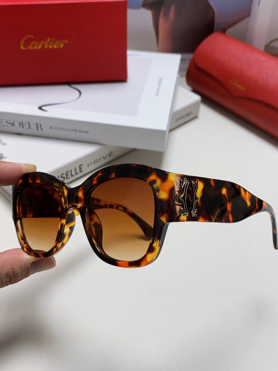 Cartier Cat-Eye Red Lens Sunglasses for Men & Women - 382809 - detail image 7