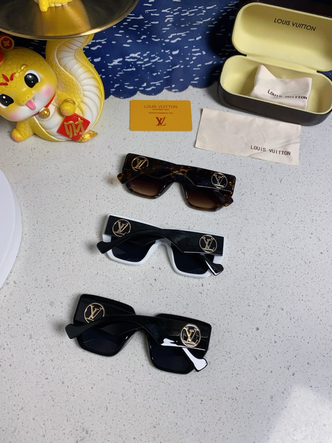 Louis Vuitton Square Brown Lens Sunglasses for Women - detail image 10