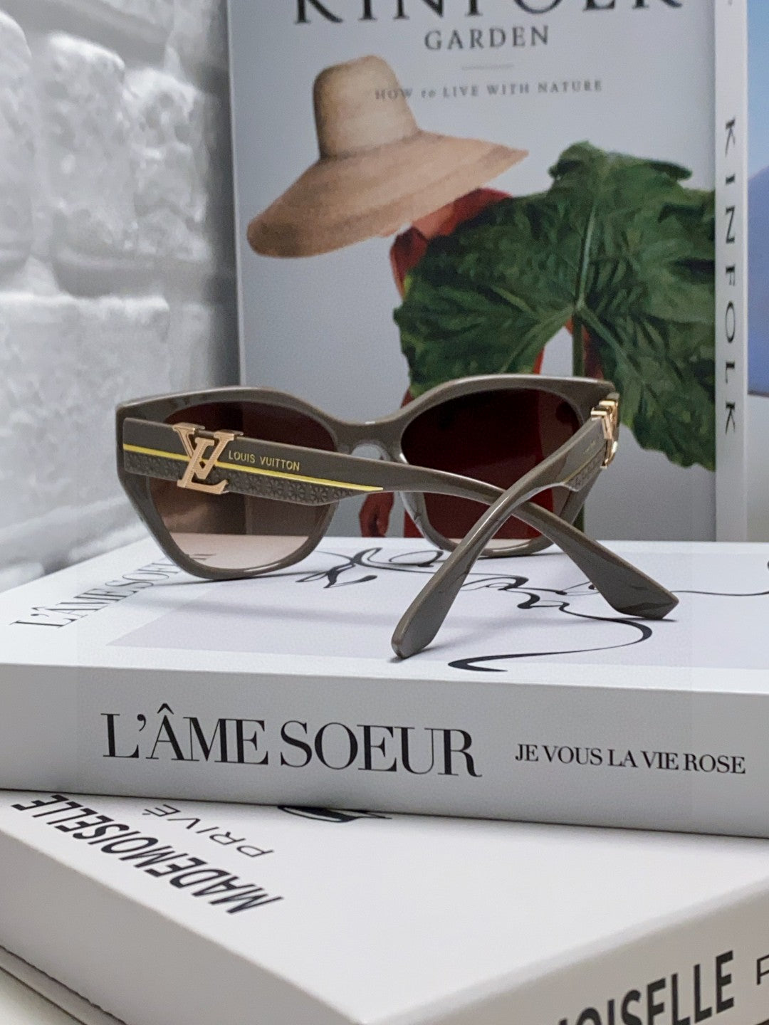 Louis Vuitton Acetate Fashion Gray Lens Sunglasses for Women - 398166 - detail image 2