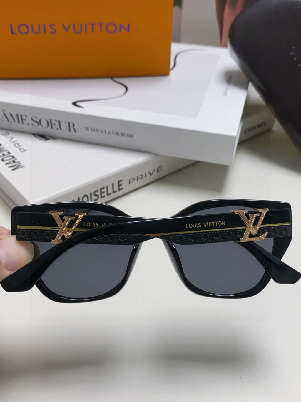 Louis Vuitton Acetate Fashion Blue Lens Sunglasses for Women - detail image 4