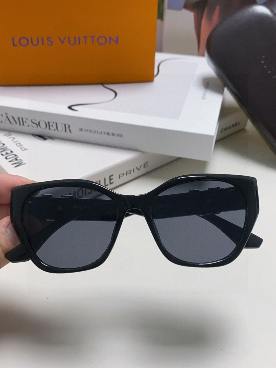 Louis Vuitton Acetate Fashion Blue Lens Sunglasses for Women - detail image 3